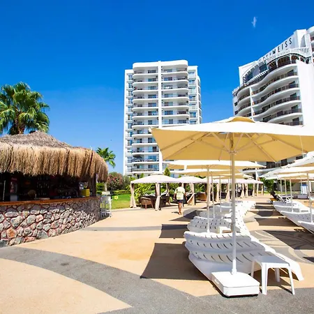 Edelweiss By Holidaykeys Apartamento Trikomo