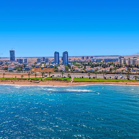 Edelweiss By Holidaykeys Apartamento Trikomo